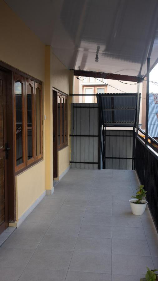 Tange Guest House Рутенг Екстер'єр фото