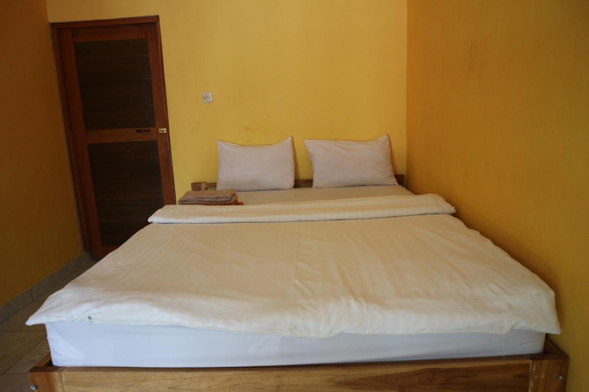 Tange Guest House Рутенг Екстер'єр фото